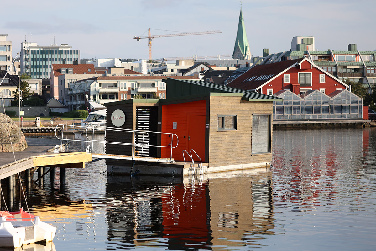 Floating Blaud Sauna at Kristiansand Gjestehavn with views across the harbour to Odderøya