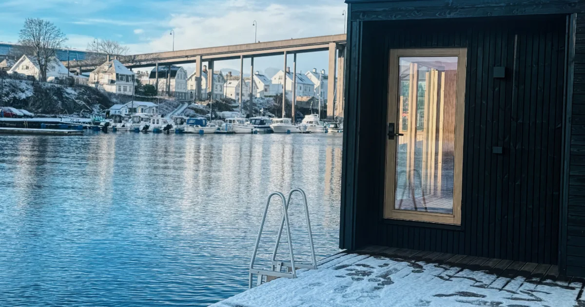 Floating sauna at Maritim Badstuer in Haugesund's Smedasundet strait